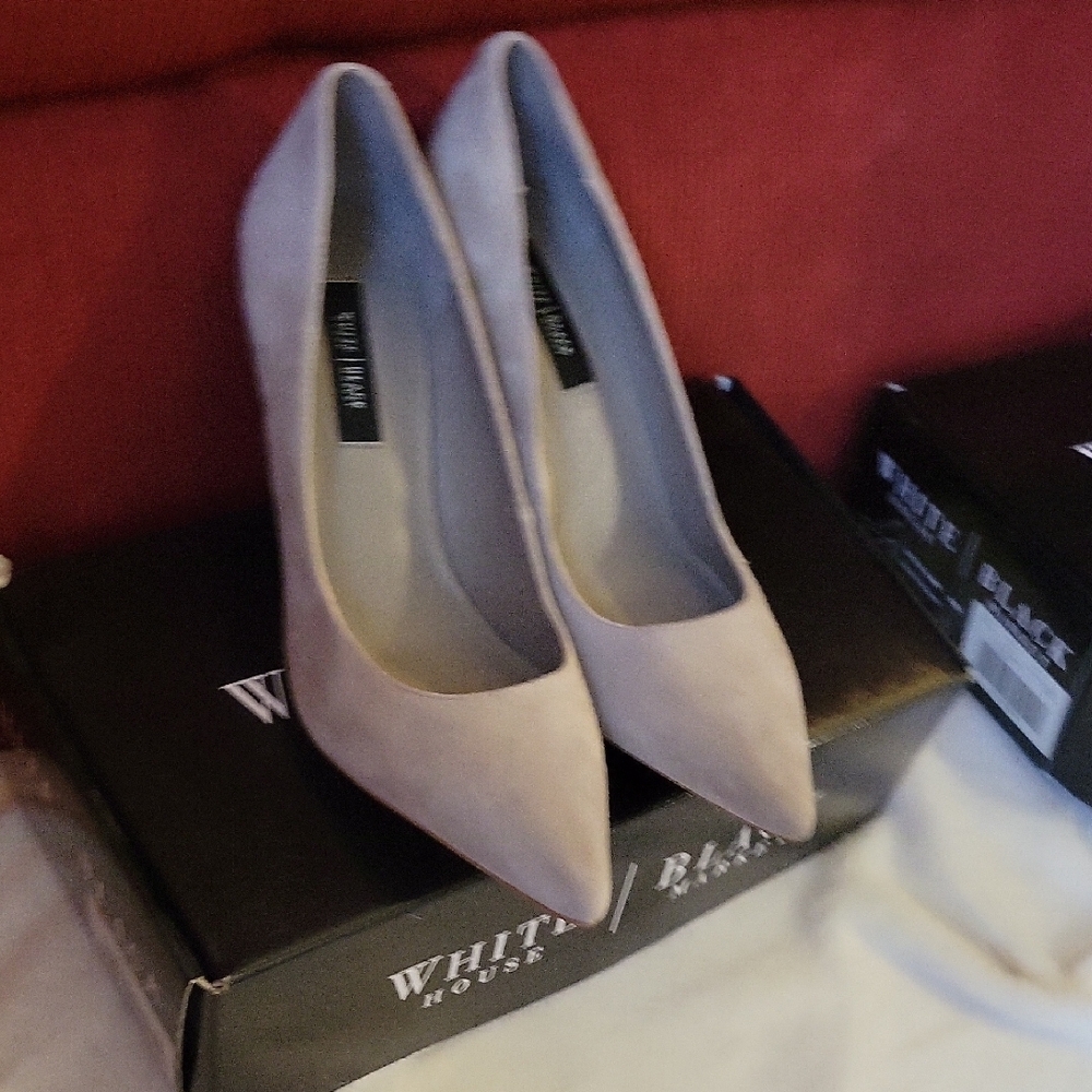 White House Black Market Women's Cream Heels